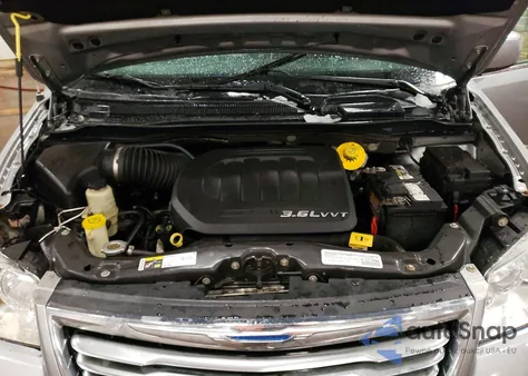 2015 Chrysler Town & Country Touring z USA, uszkodzony, nr VIN 2C4RC1BG3FR626929